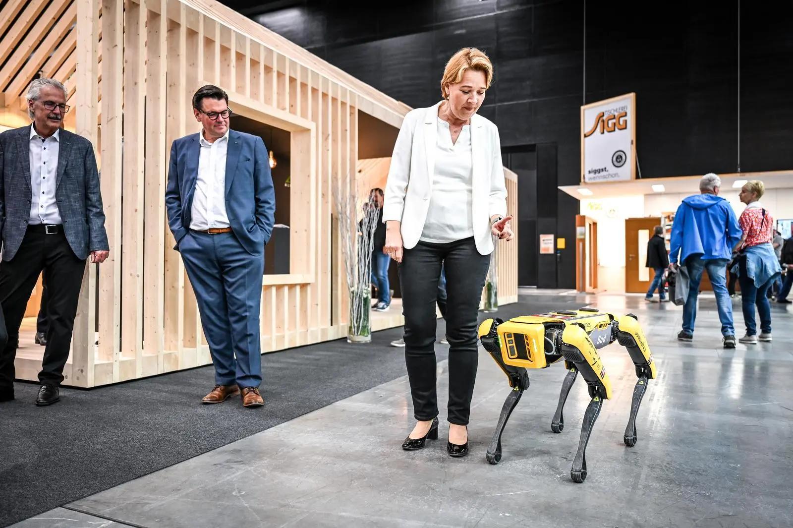 도른비른 건축·건설 박람회 2025 (com:bau)